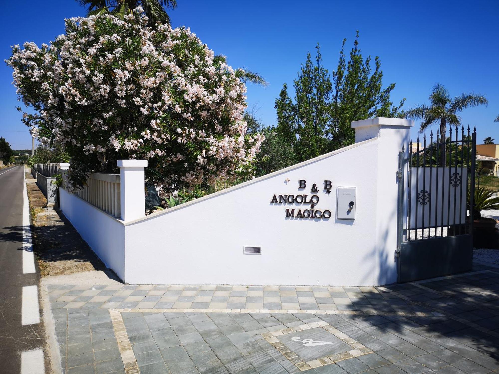 B&B Angolo Magico Parabita Exterior photo