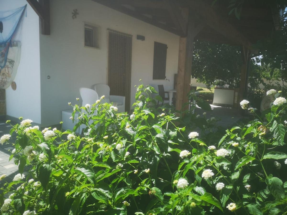 B&B Angolo Magico Parabita Exterior photo